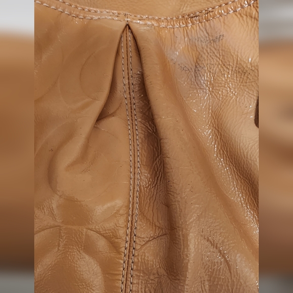 Coach Patent Leather Maggie Large Shoulder Bag Beige 15" X 10.5" X 10" - Picture 3 of 17